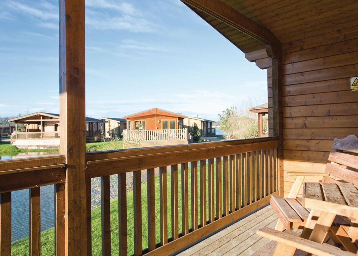 Dacre Lakeside Park Hotel Brandesburton Exterior photo