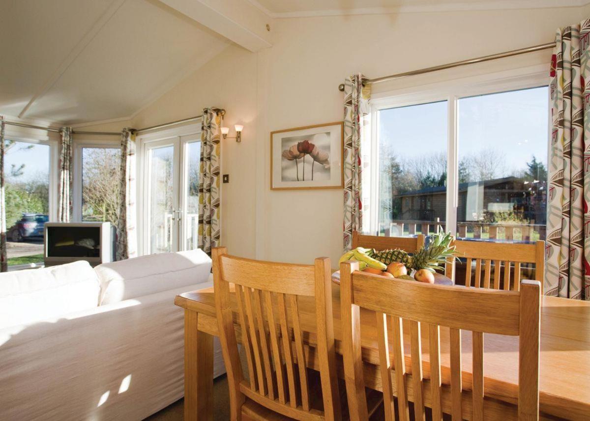 Dacre Lakeside Park Hotel Brandesburton Exterior photo