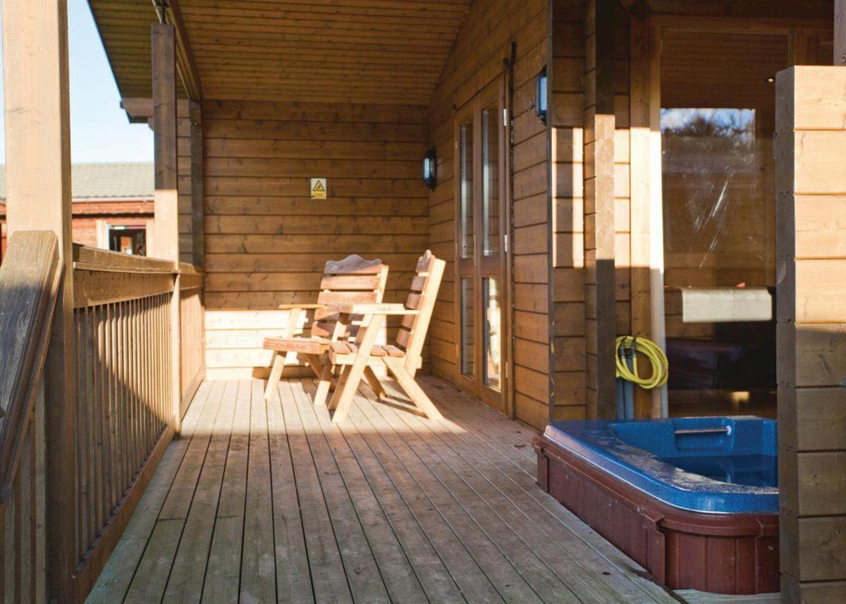 Dacre Lakeside Park Hotel Brandesburton Exterior photo