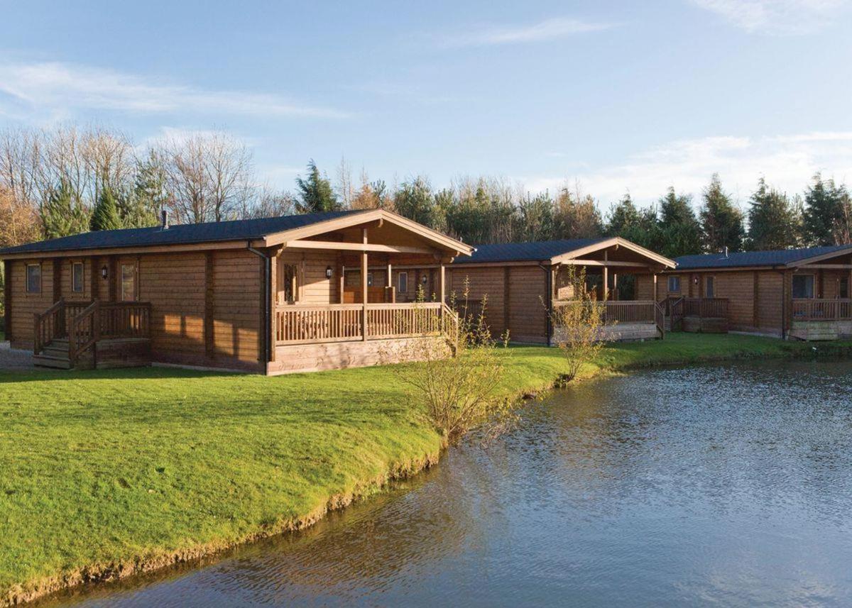 Dacre Lakeside Park Hotel Brandesburton Exterior photo
