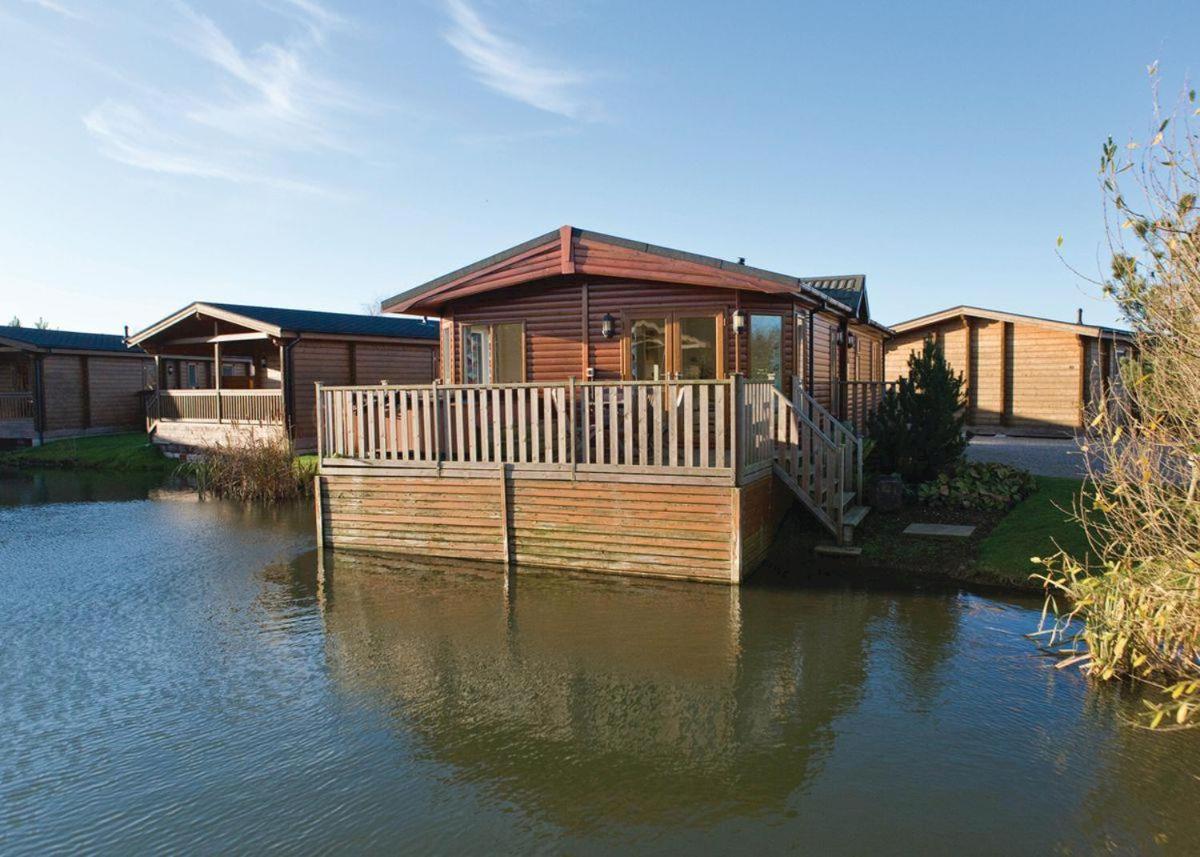 Dacre Lakeside Park Hotel Brandesburton Exterior photo