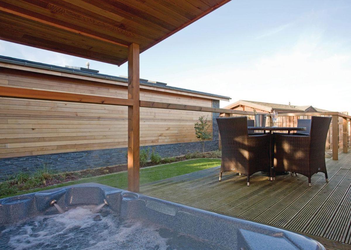 Dacre Lakeside Park Hotel Brandesburton Exterior photo