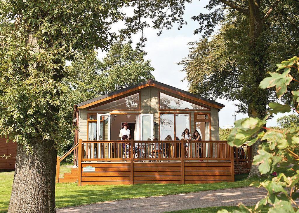 Dacre Lakeside Park Hotel Brandesburton Exterior photo