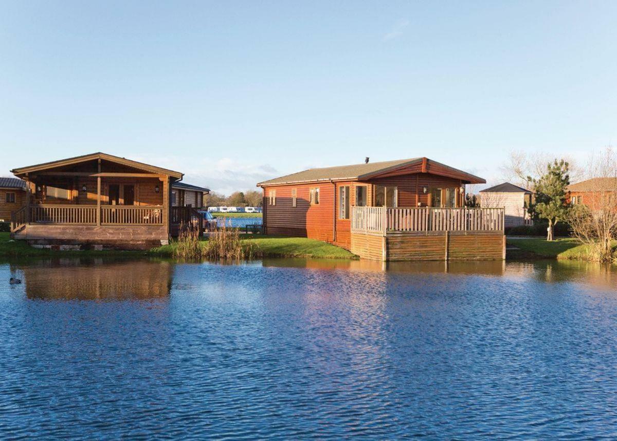 Dacre Lakeside Park Hotel Brandesburton Exterior photo