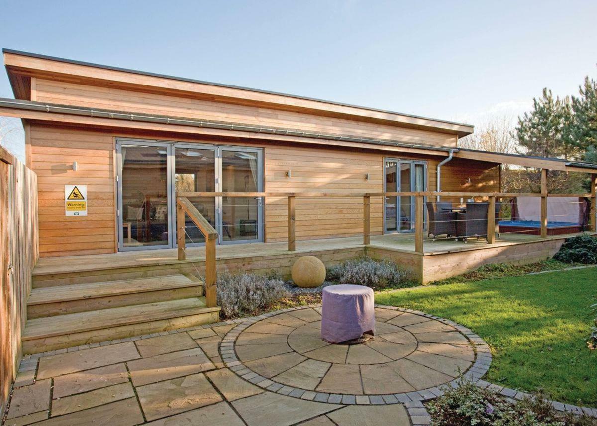 Dacre Lakeside Park Hotel Brandesburton Exterior photo