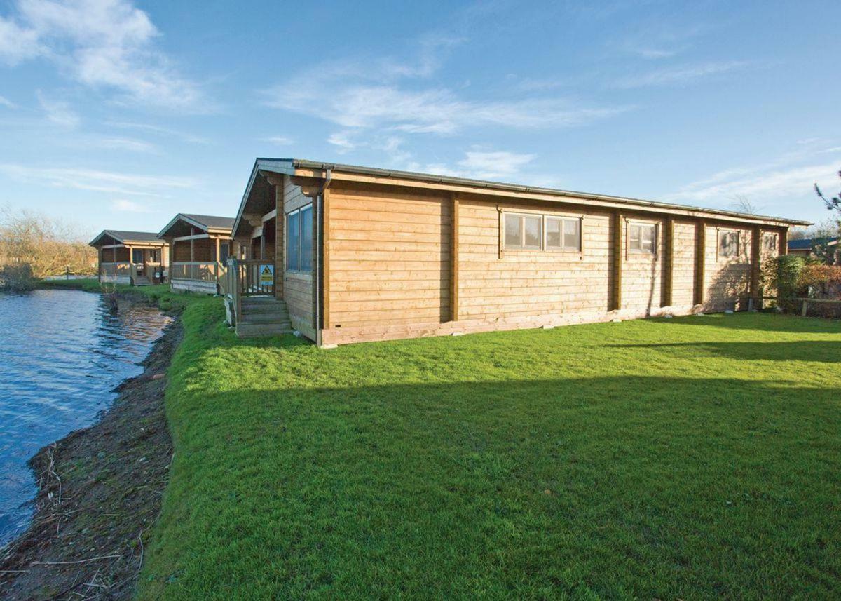 Dacre Lakeside Park Hotel Brandesburton Exterior photo